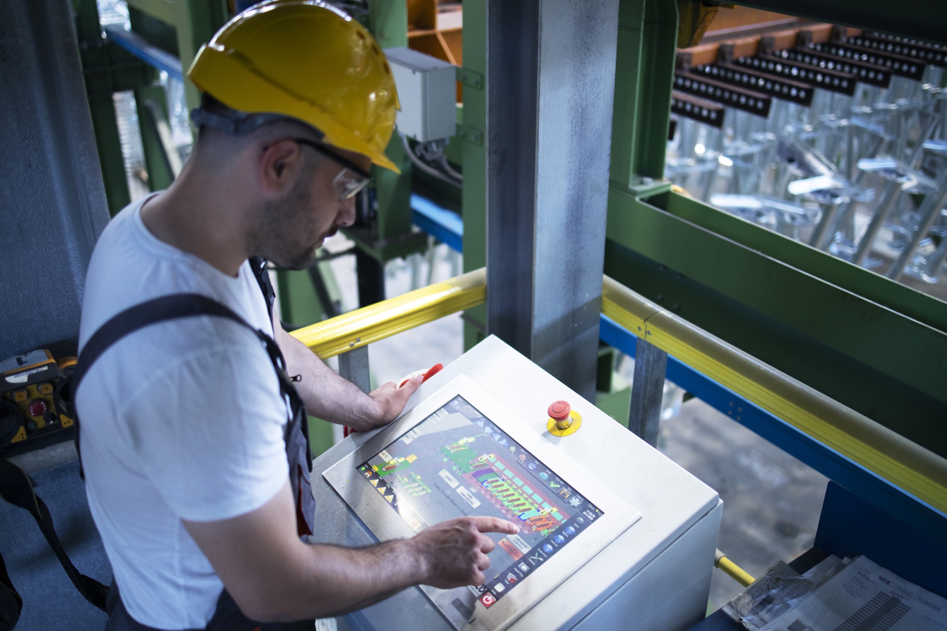 factory-worker-monitoring-industrial-machines-and-production-remotely-in-control-room.jpg factory-worker-monitoring-industrial-machines-and-production-remotely-in-control-room.jpg