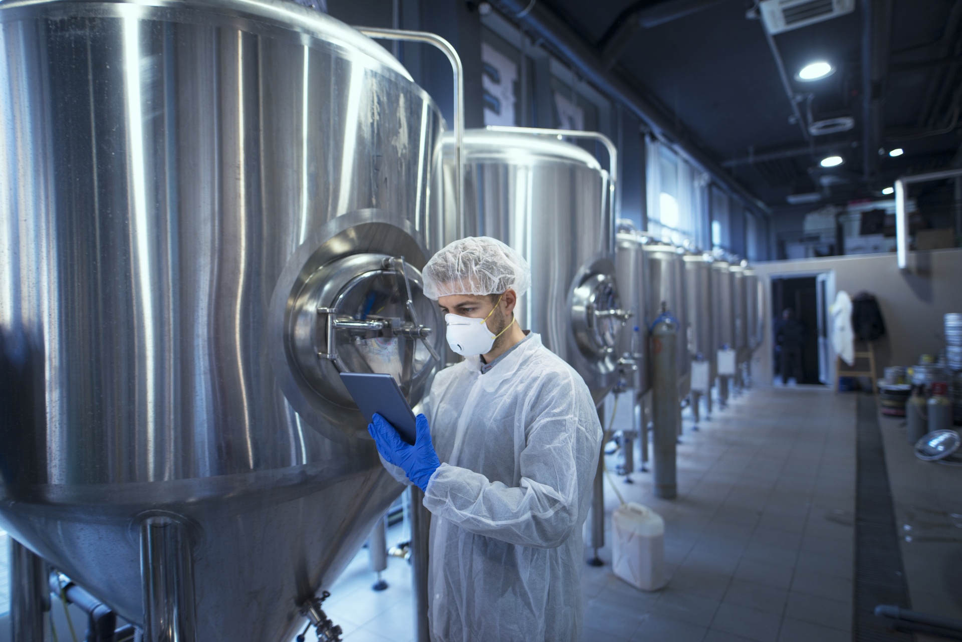 factory-worker-technologist-in-protective-uniform-with-hairnet-and-mask-controlling-food-production-on-tablet-computer.jpg <a href="https://ru.freepik.com/free-photo/factory-worker-technologist-in-protective-uniform-with-hairnet-and-mask-controlling-food-production-on-tablet-computer_11035703.htm#query=%D0%BC%D0%BE%D0%BB%D0%BE%D1%87%D0%BD%D0%B0%D1%8F%20%D0%BF%D1%80%D0%BE%D0%BC%D1%8B%D1%88%D0%BB%D0%B5%D0%BD%D0%BD%D0%BE%D1%81%D1%82%D1%8C&position=16&from_view=search">Image by aleksandarlittlewolf</a> on Freepik